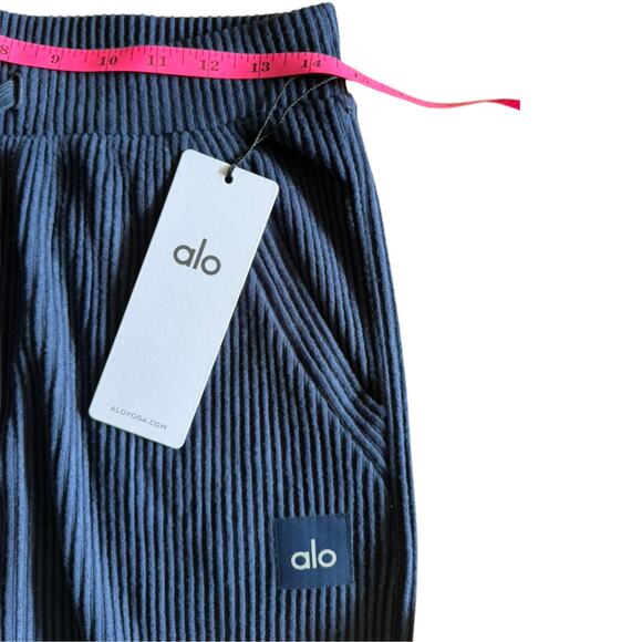 Alo Yoga Muse Wide Leg Pant Navy M NWT $118 - Picture 5 of 6